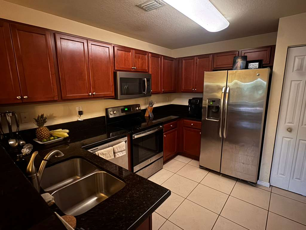 Spacious 2-Story Condo in Doral, FL !!