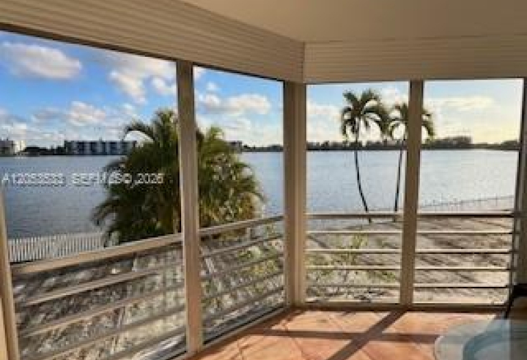Condo with Lake View!!