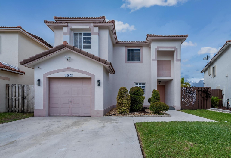 2-Story House in the Gated Community od "Brighton's Meadow"